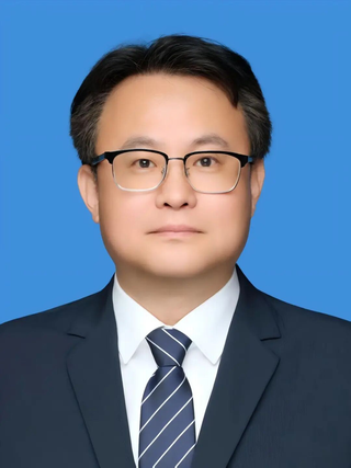 守住手藝的溫度，擁抱技術(shù)的速度 ——專訪上海出版印刷高等專科學(xué)校藝術(shù)設(shè)計(jì)系丁亮